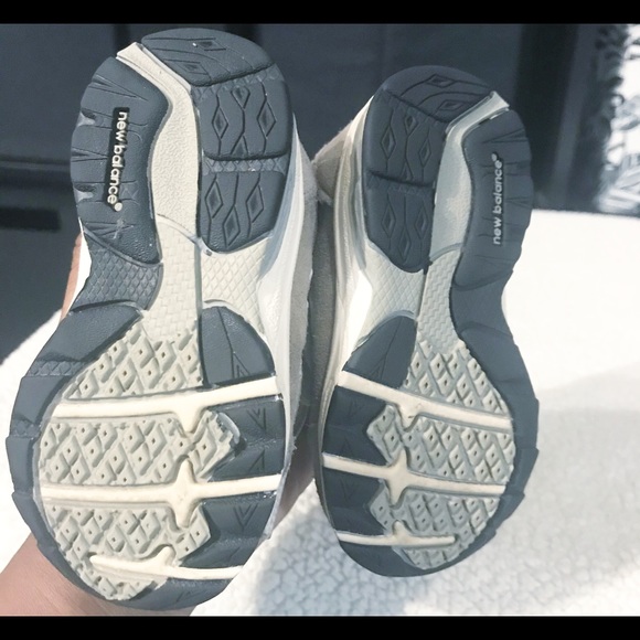 Toddler Gray New Balance Sneakers Sz 5 - Picture 5 of 6